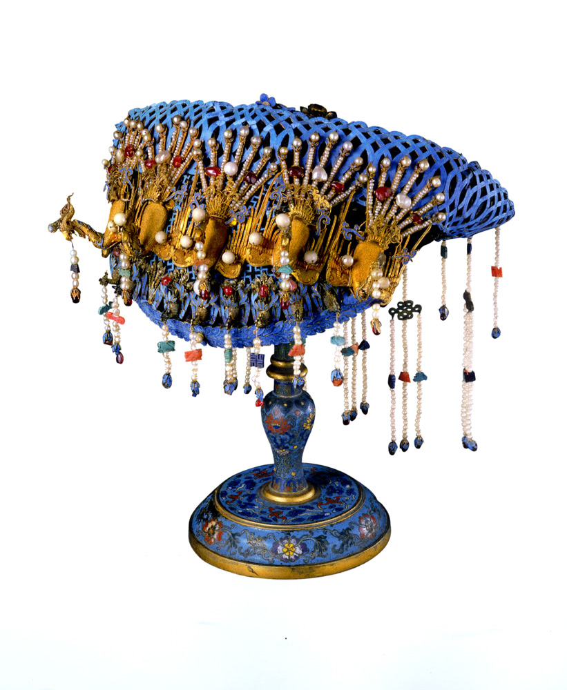 　　圖：故宮博物院藏金累絲鑲珠寶鳳鈿 