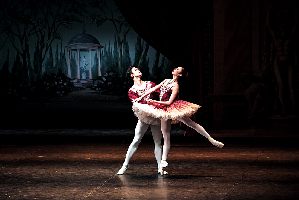 　　圖：《胡桃夾子》華麗雙人舞  Kiran West攝