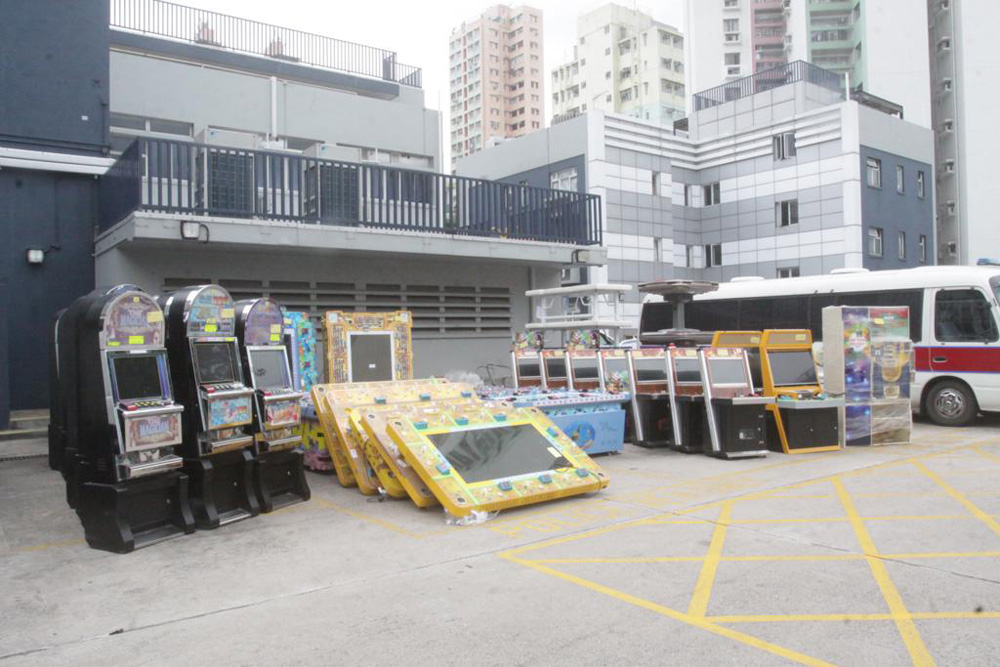 　　圖：元朗七日反黑行動中檢獲多部釣魚機賭博用品