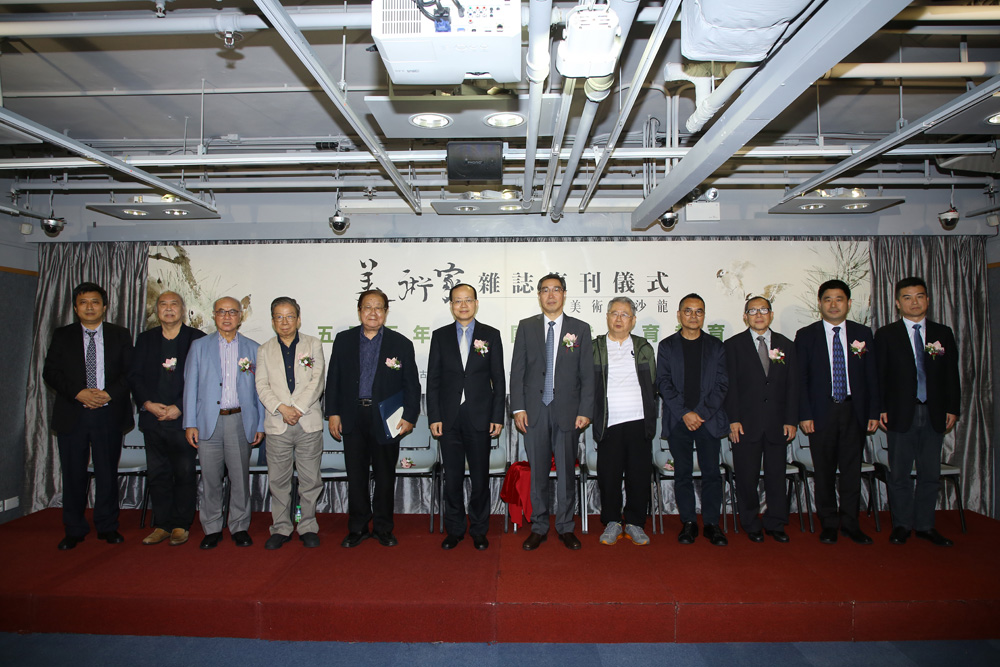 　　圖：趙東曉（左起），鄧偉雄，陳萬雄，何懷碩，金耀基，楊健，趙建凱，李大洲，林天行，翁真如，楊勇，傅偉中出席儀式\主辦方供圖