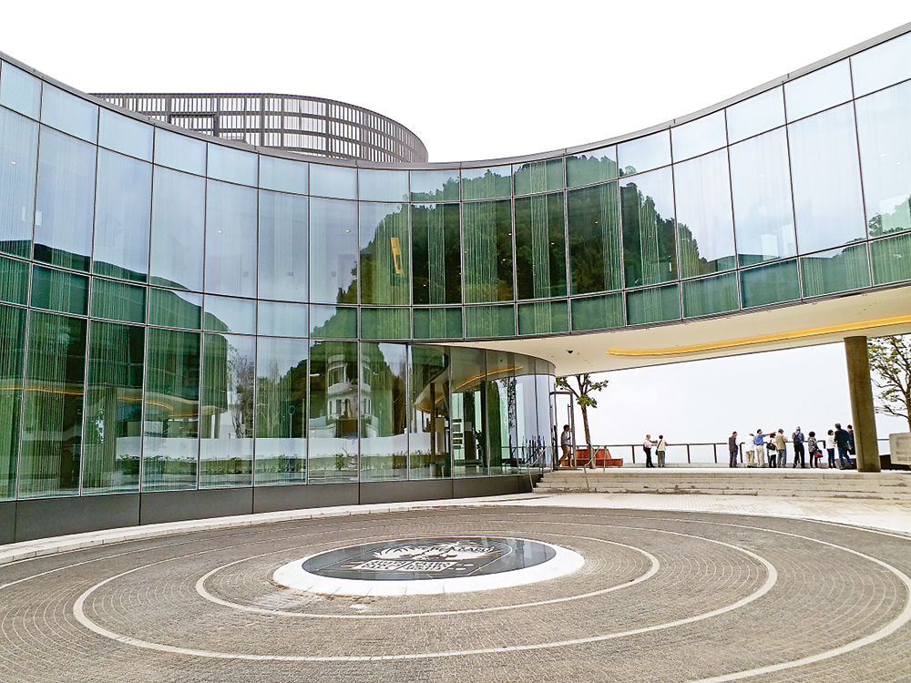 　　圖：「白屋」經活化後的芝加哥大學布思商學院教學大樓/作者攝