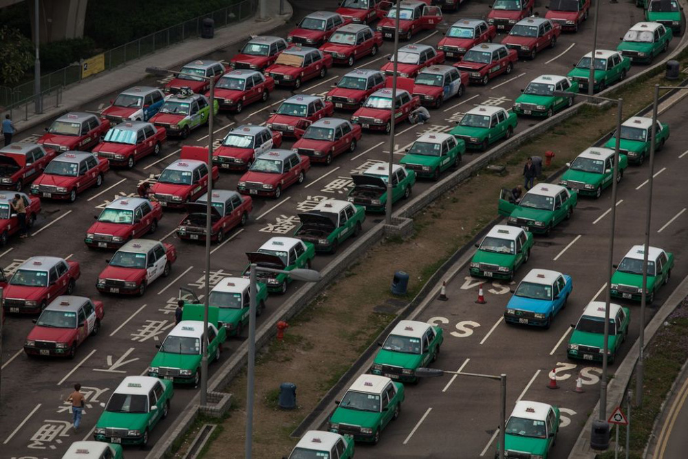 　　圖：東涌新市鎮有時可見三種的士蹤影\作者供圖