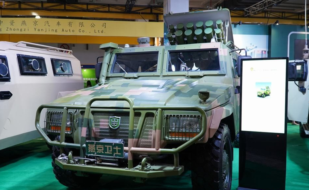 　　圖：新型裝甲多用途巡飛器發射車以「衛士」突擊車為基礎，採用彈車一體化設計，能夠投放小型無人機  網絡圖片