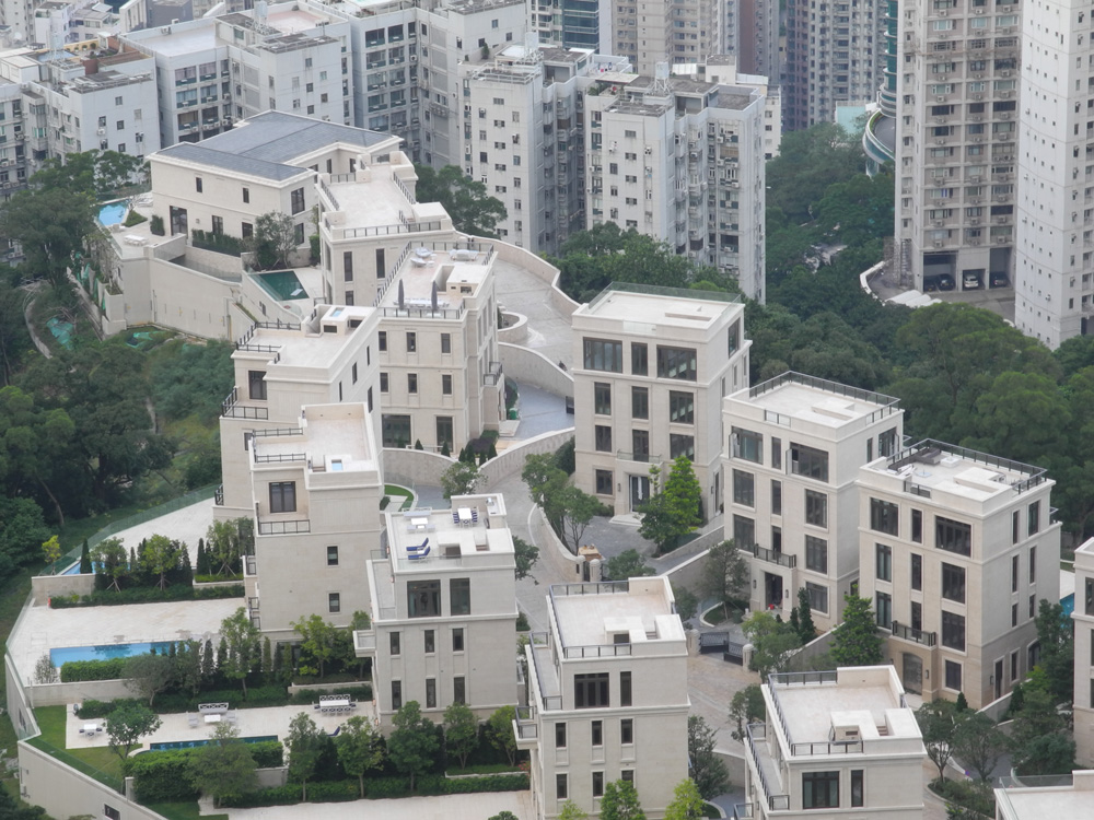 　　圖：Mount Nicholson 今年暫售兩幢獨立屋，不足一個月內，15號屋的呎價，較16號貴約17%