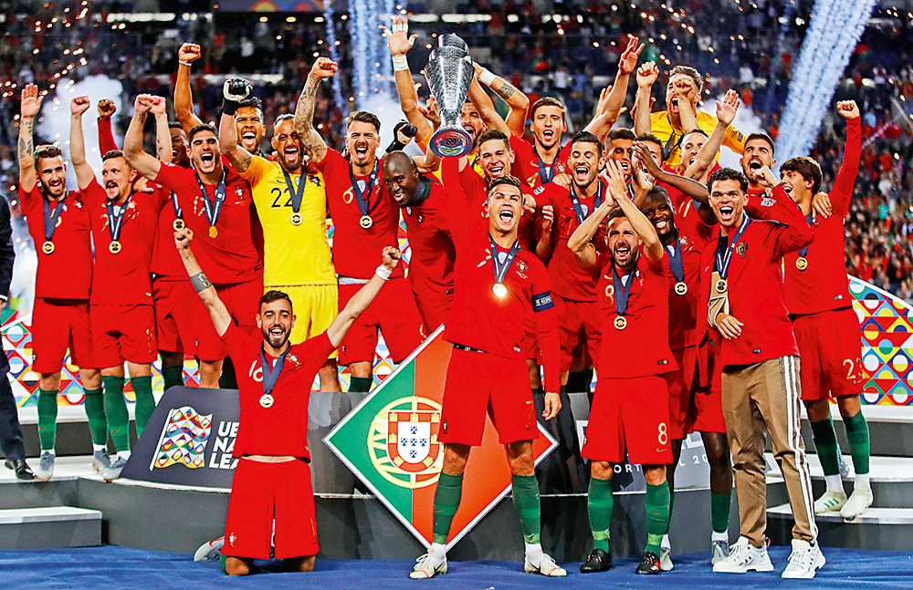 　　圖：葡萄牙隊慶祝贏得首屆歐國聯冠軍\路透社
