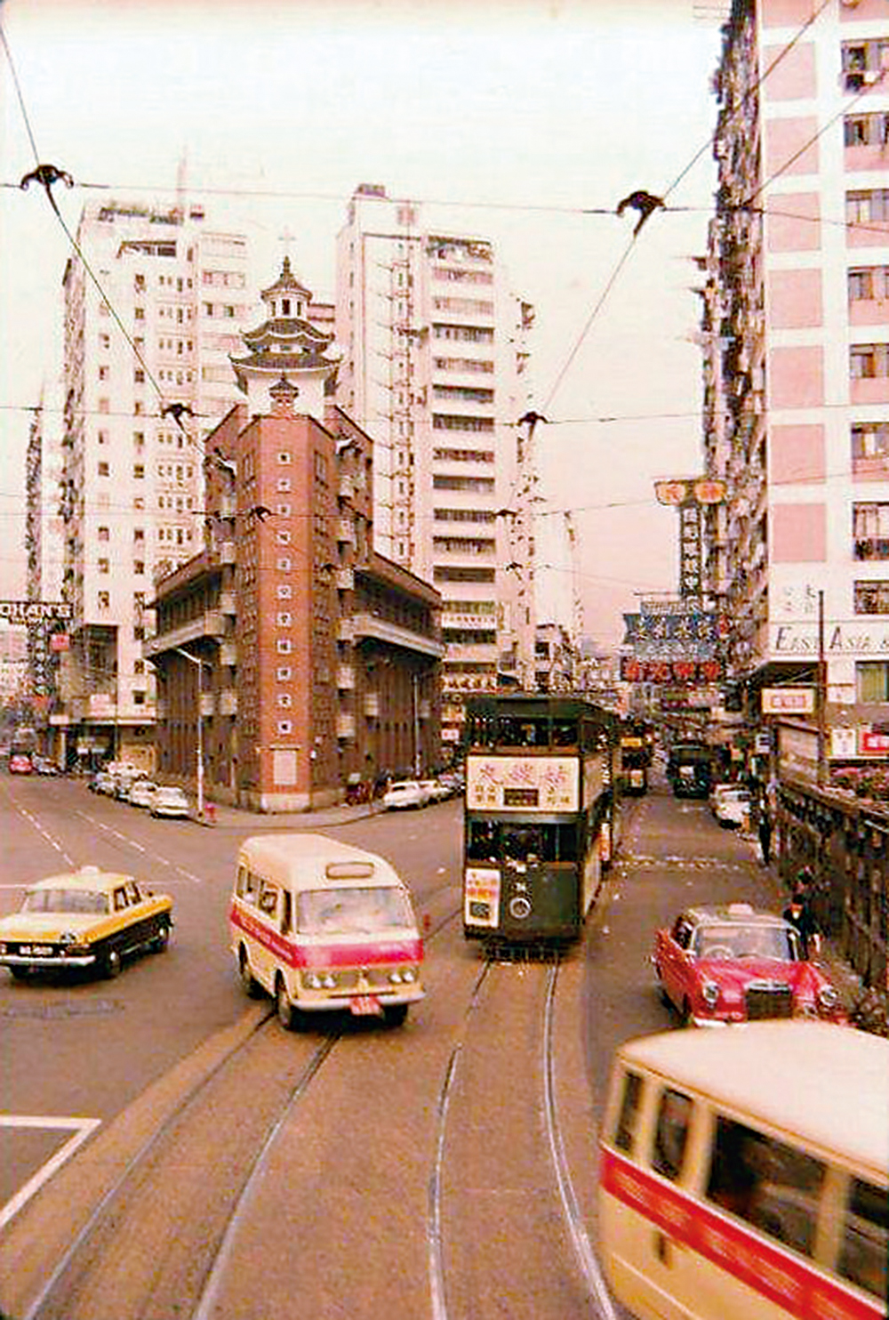 　　圖：七十年代的十四座位小巴/作者供圖