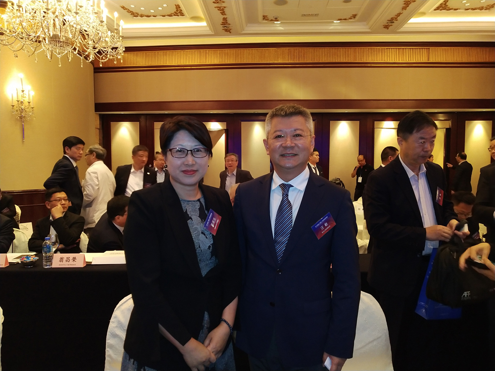 　　圖：溫州市副市長汪馳（右）表示，香港一直以來是溫州市對外開放的「橋頭堡」，是外資主要來源地。左為貿發局助理總裁張淑芬\大公報攝