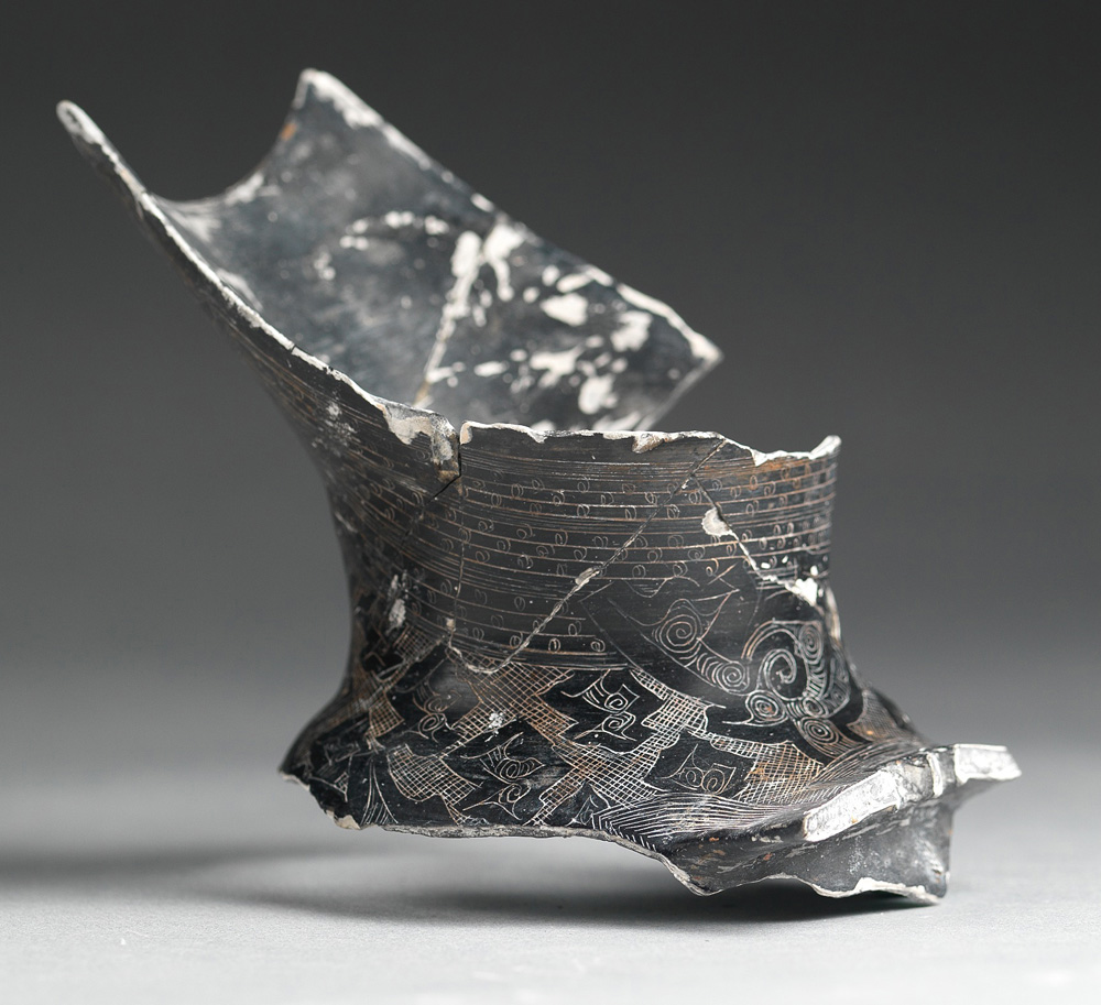 　　圖：出土黑陶上的鳥首紋