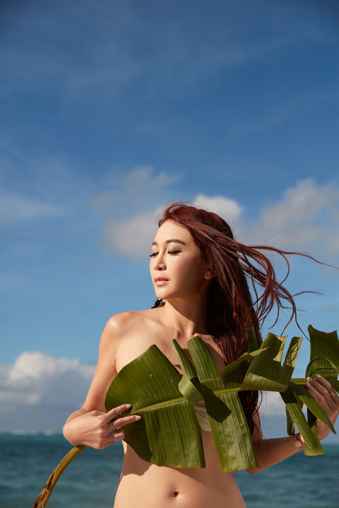 　　圖：溫碧霞最近推出「海潮」寫真集\受訪者供圖