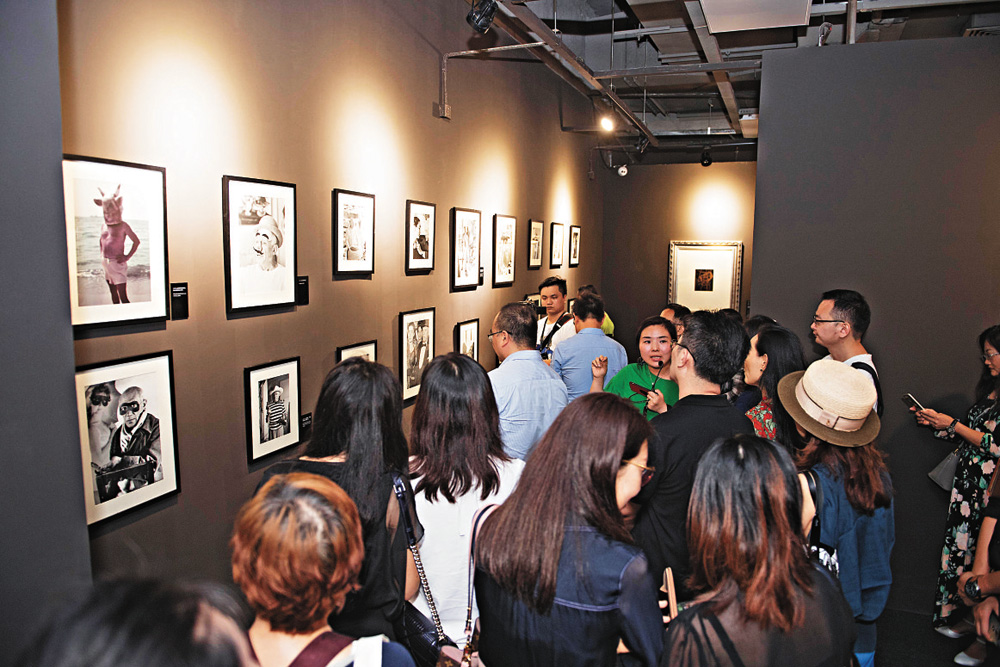 　　圖：深圳觀眾擠滿了畢加索真跡藝術展