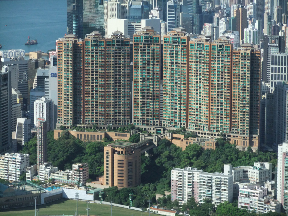 　　圖：現時二手業主普遍叫價「企硬」，禮頓山7座一高層相連單位仍以高價售出