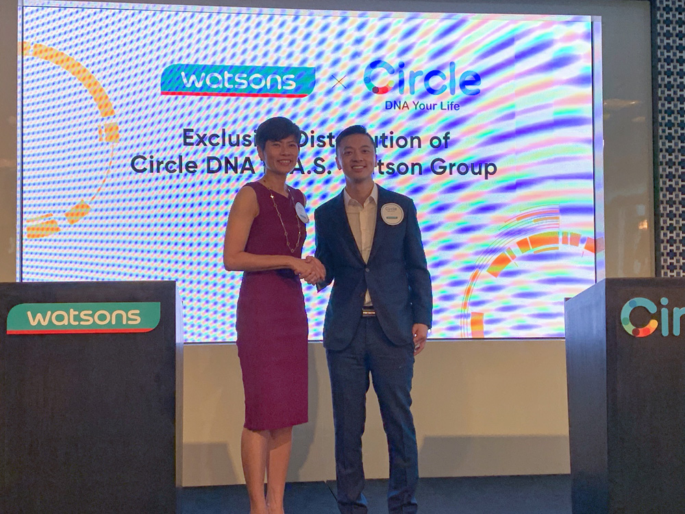 　　圖：屈臣氏集團首席營運總監倪文玲（左）及Prenetics行政總裁楊聖武/大公報記者李潔儀攝