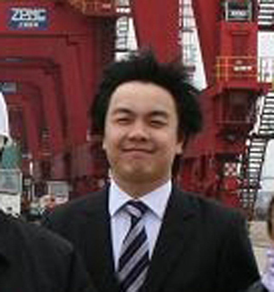 　　圖：Eadeh丈夫名為David Ng（吳仲明），二人均在美國外交系統工作