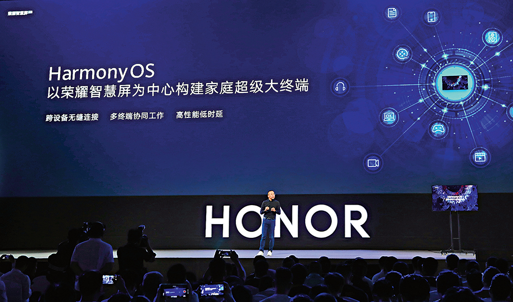 　　圖：10日，華為榮耀總裁趙明在發布會上介紹榮耀智慧屏，這是外界第一次完整看到基於鴻蒙系統的操作界面  大公報記者毛麗娟攝