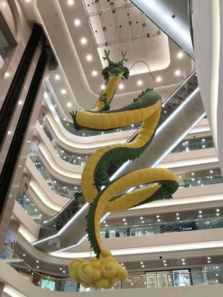 　　圖：時代廣場內十三米長巨型神龍塑像