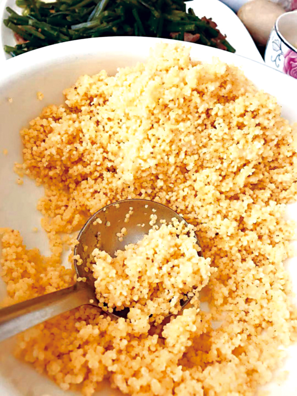 　　圖：用小米煮粥食用可調和脾胃\作者供圖
