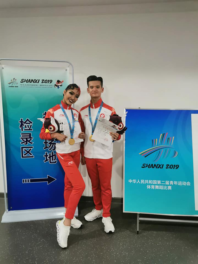 　　圖：冼錦濠（右）和李悅琛在二青會取得兩面金牌\香港體育舞蹈總會圖片