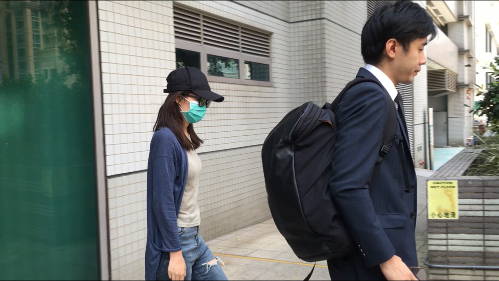   圖：報稱現職招聘經理的郭麗芬被控襲警罪，裁判官拒絕她保釋期間離境