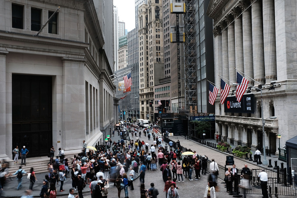 　　圖：華爾街股市泡沫嚴重，尚未充分反映經濟急速下行因素，潛在調整幅度可大可小