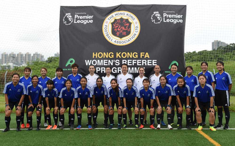 　　圖：一班來自中學、大學的足球女將，參與香港足總首個女子裁判員課程　