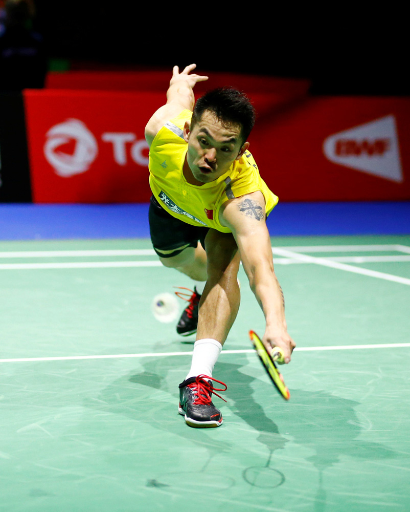 　　圖：中國選手林丹在比賽中回球\路透社
