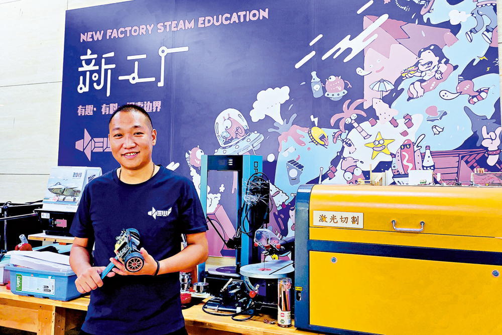 　　圖：創客指導師張建軍認為中國創客教育市場潛力巨大\大公報記者宋偉攝