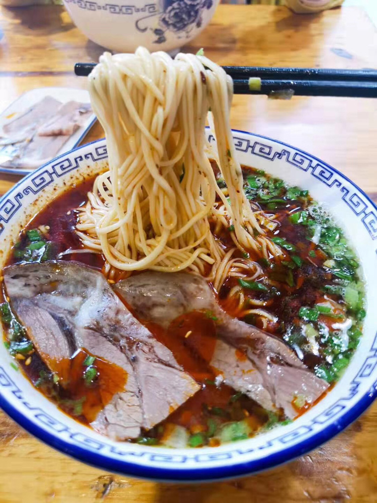 　　圖：蘭州拉麵講究一清、二白、三紅、四綠、五黃