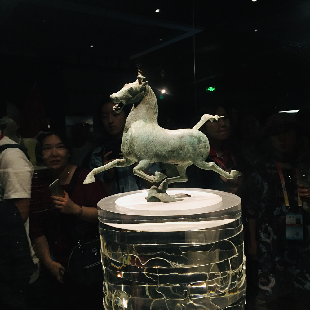 　　圖：東漢銅奔馬