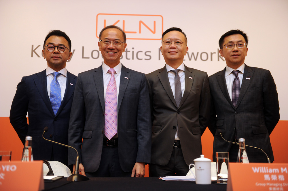 　　圖：嘉里物流總裁馬榮楷（右二）指公司或考慮裁員/資料圖片