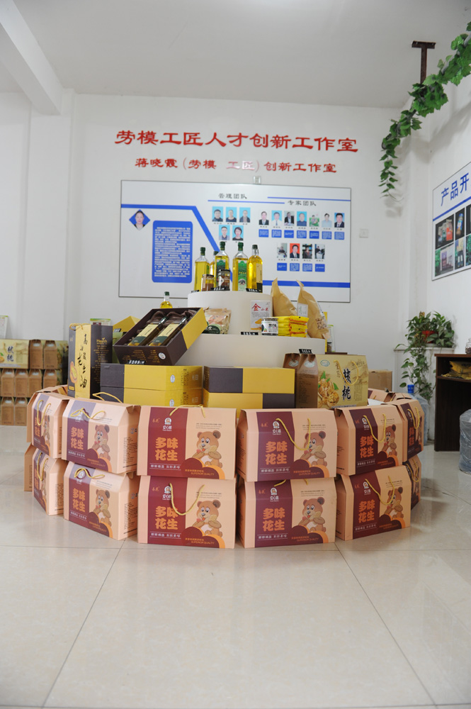 　　圖：公司研發的花生延伸產品有10餘個，圖為產品展示平台