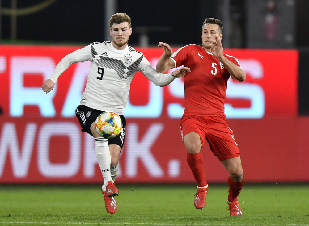 　　圖：迪姆華拿（左）腳風大順，肩負德國的入球重任