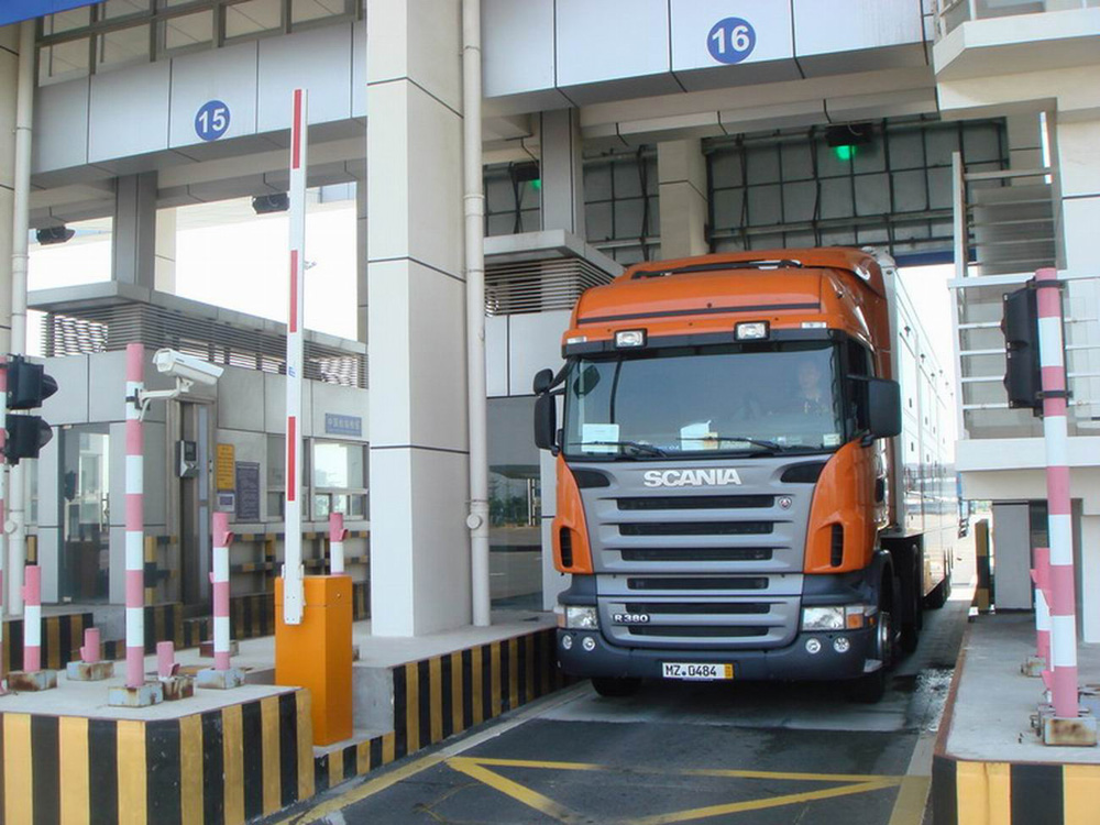 　　圖：有香港司機認為，公安部新政策增加香港年長司機北上就業機會，如同「多了個搵食飯碗」 大公報記者方俊明攝