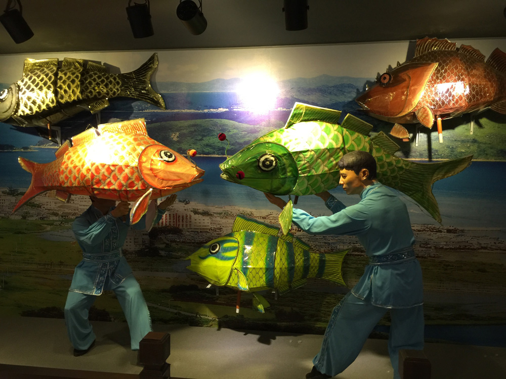 　　圖：中英街的國家級非物質文化遺產魚燈舞有三百多年歷史。圖為沙頭角魚燈舞民俗博物館/大公報記者郭若溪攝