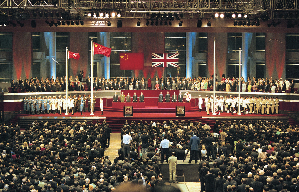 　　圖：1997年7月1日，香港回歸祖國的懷抱\大公報資料圖片