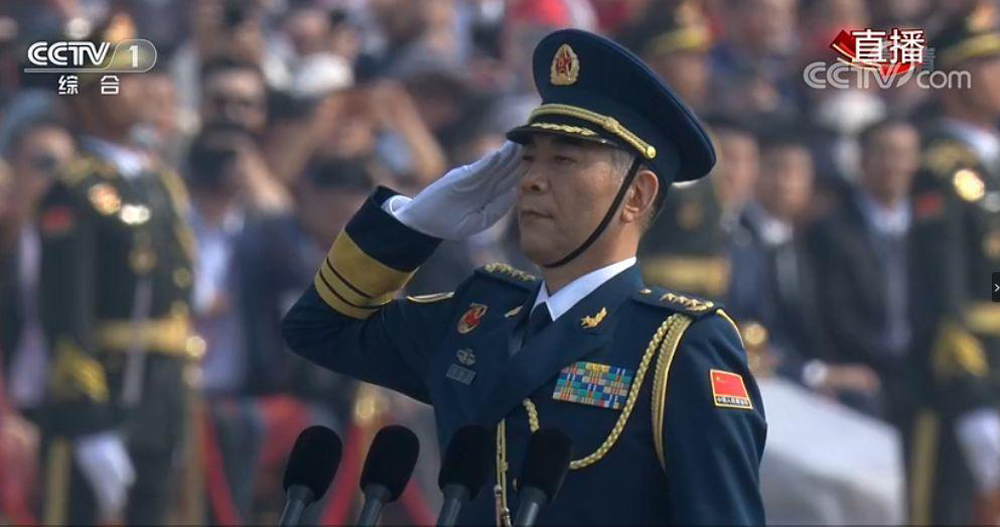 　　圖：中部戰區司令員乙曉光空軍上將擔任閱兵總指揮\電視截圖