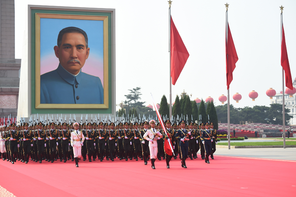 　　圖：偉大的革命先行者孫中山先生的畫像引人注目\新華社