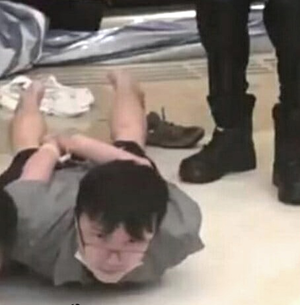 　　圖：前日將軍澳醫院一名男醫生在Popcorn商場被警員制服拘捕