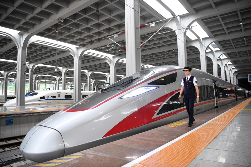 　　圖：目前，中國每天動車組走行里程近600萬公里，車次6600列左右