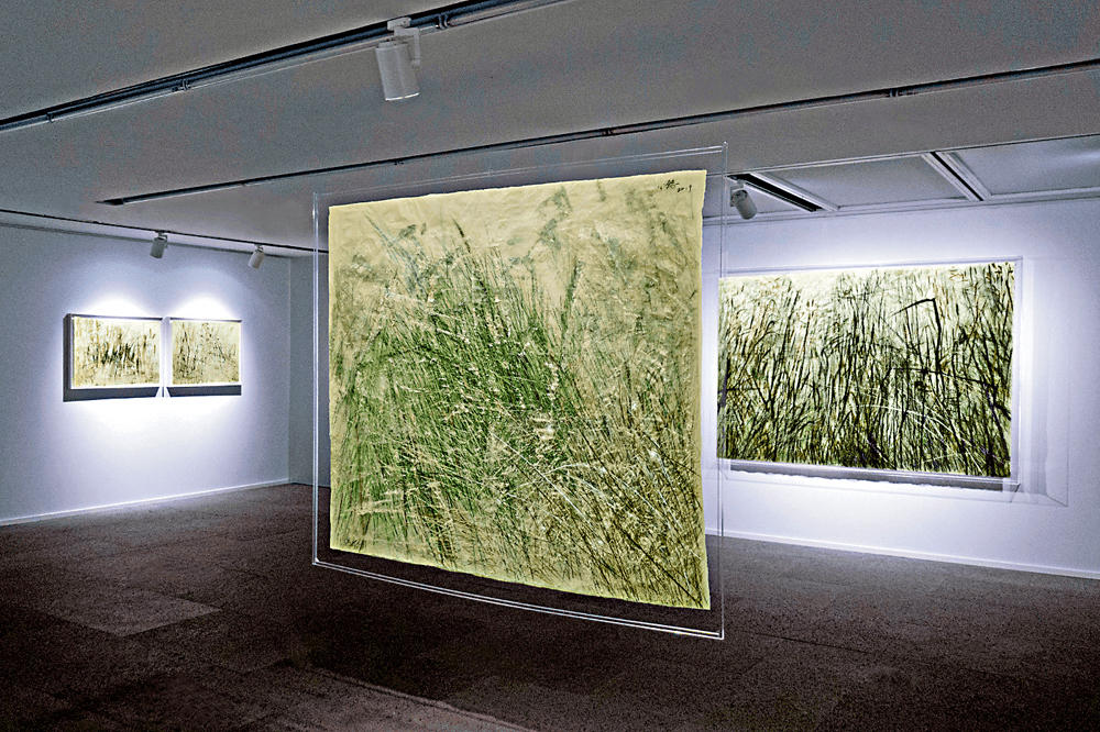 　　圖：展廳一隅，前為《草葉集之四》