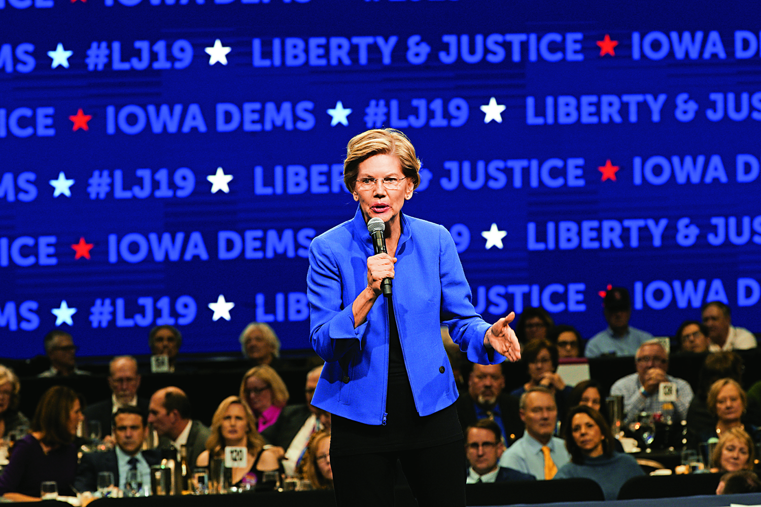 　　圖：沃倫1日在艾奧瓦州發表講話/美聯社