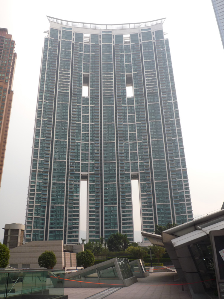 　　圖：「九龍站富婆」剛以6000萬元沽出自住的君臨天下單位