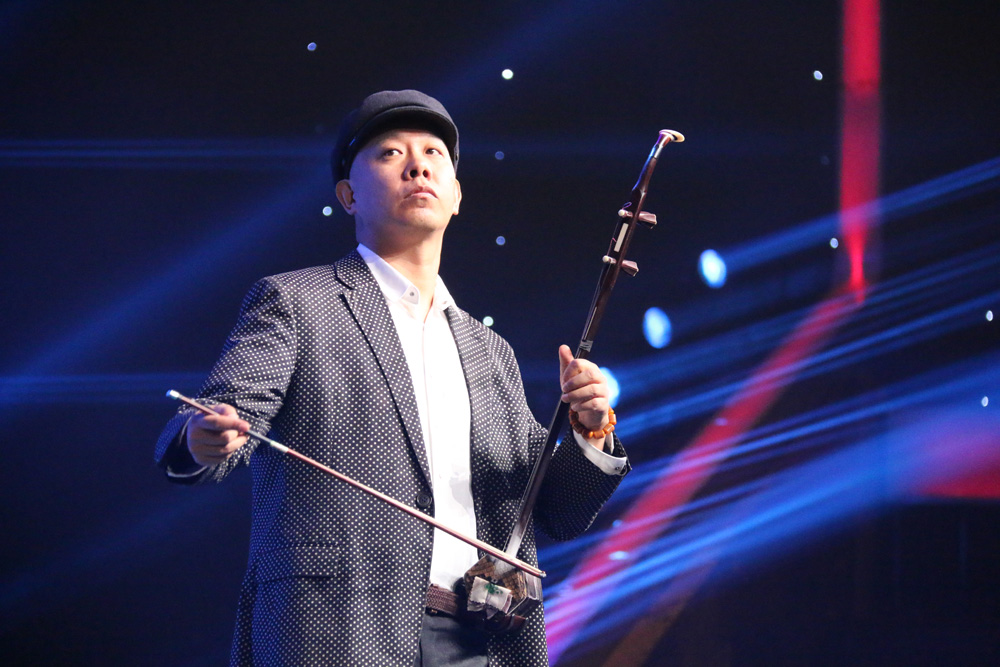 　　圖：二胡演奏家果敢