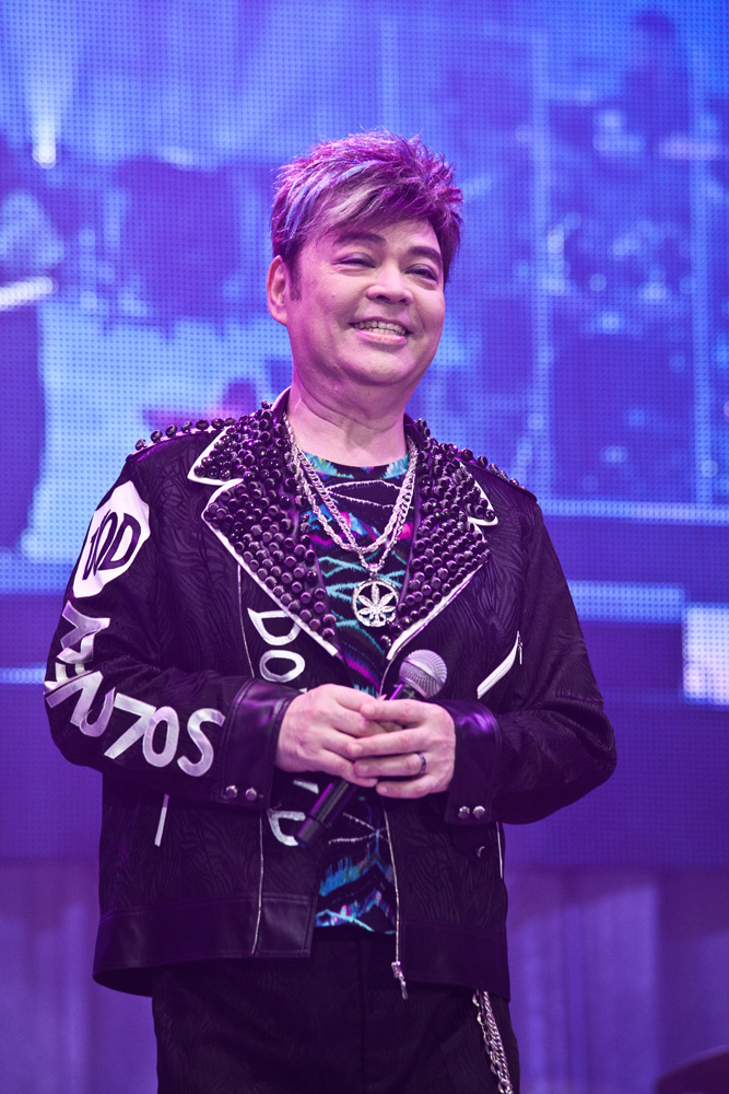 　　圖：尹光（左圖）及張偉文當年在廟街唱出名堂