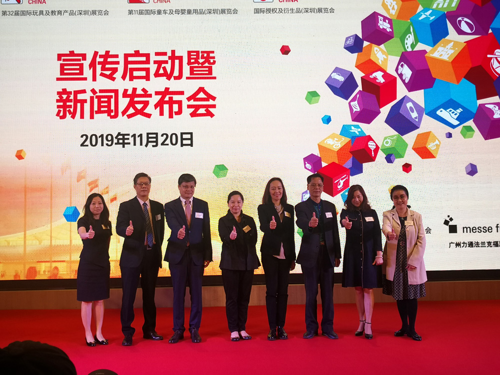 　　圖：廣東省玩具協會會長李卓明（圖右三）表示，在中美貿易摩擦背景下，中國玩具出口不降反升