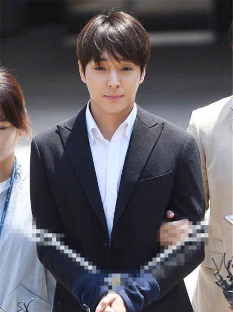 　　圖：韓星鄭俊英（右）與崔鍾訓\網絡圖片