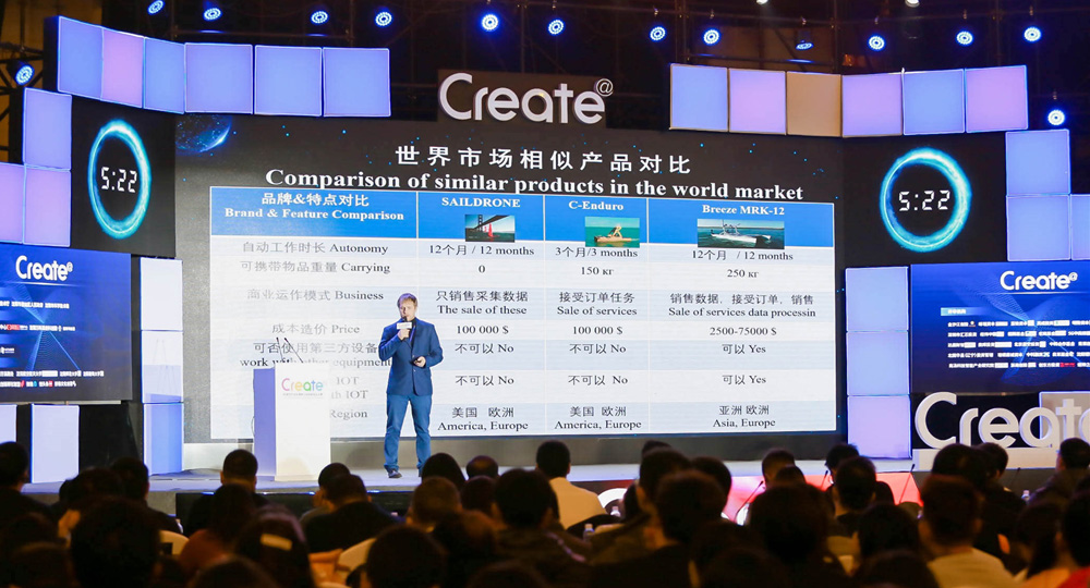 　　圖：俄羅斯項目團隊負責人迪米特里在路演現場介紹項目情況