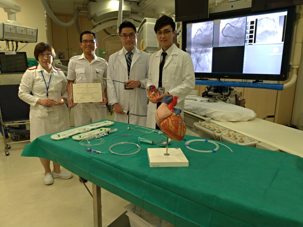 　　圖：瑪麗醫院心臟科心導管室團隊自2010年推行24小時「通波仔」治療術服務，團隊早前獲頒醫管局傑出團隊獎