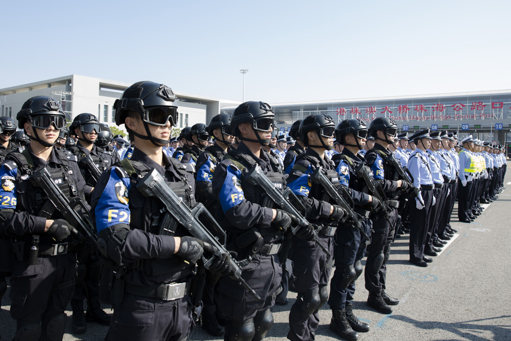 　　圖：珠海市公安在港珠澳大橋珠海公路口岸舉行反恐應急演練，聚焦實兵對抗/受訪者供圖