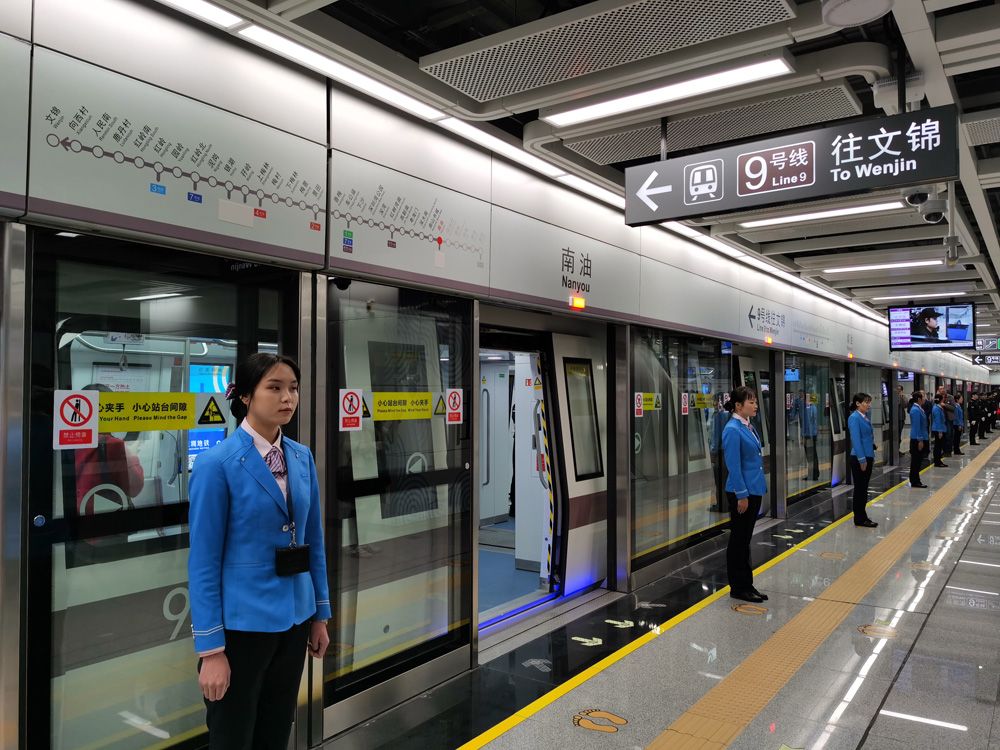 　　圖：深圳地鐵9號線二期8日通車\大公報記者黃仰鵬攝