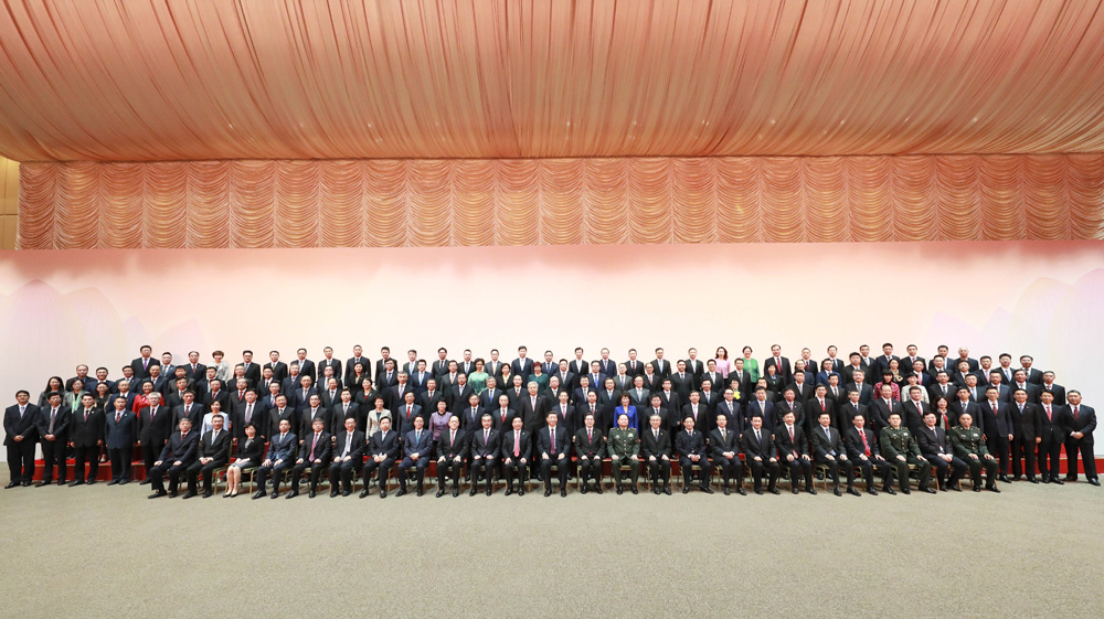 　　圖：習近平在澳門會見中央駐澳機構和主要中資機構負責人，希望他們進一步提高做好澳門工作的政治站位  新華社